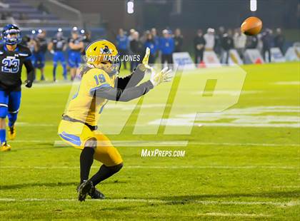 Thumbnail 2 in Chandler vs. Northwestern (GEICO State Champions Bowl Series) photogallery.