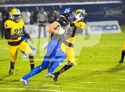 Thumbnail 1 in Chandler vs. Northwestern (GEICO State Champions Bowl Series) photogallery.