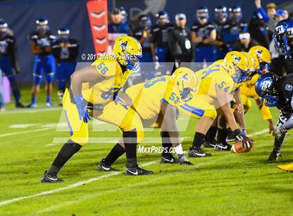 Thumbnail 2 in Chandler vs. Northwestern (GEICO State Champions Bowl Series) photogallery.