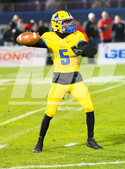 Thumbnail 2 in Chandler vs. Northwestern (GEICO State Champions Bowl Series) photogallery.