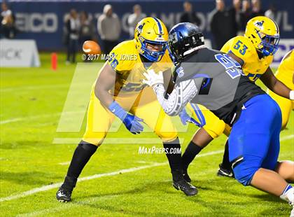 Thumbnail 2 in Chandler vs. Northwestern (GEICO State Champions Bowl Series) photogallery.