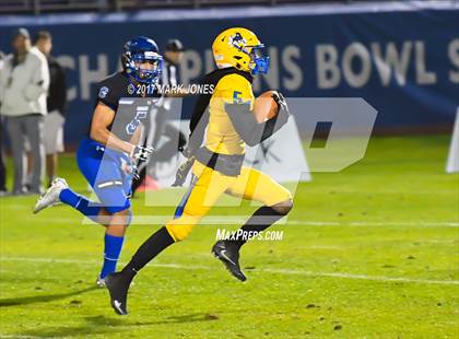 Thumbnail 2 in Chandler vs. Northwestern (GEICO State Champions Bowl Series) photogallery.