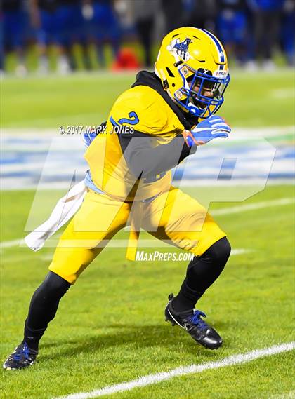 Thumbnail 2 in Chandler vs. Northwestern (GEICO State Champions Bowl Series) photogallery.
