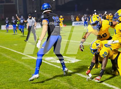 Thumbnail 3 in Chandler vs. Northwestern (GEICO State Champions Bowl Series) photogallery.