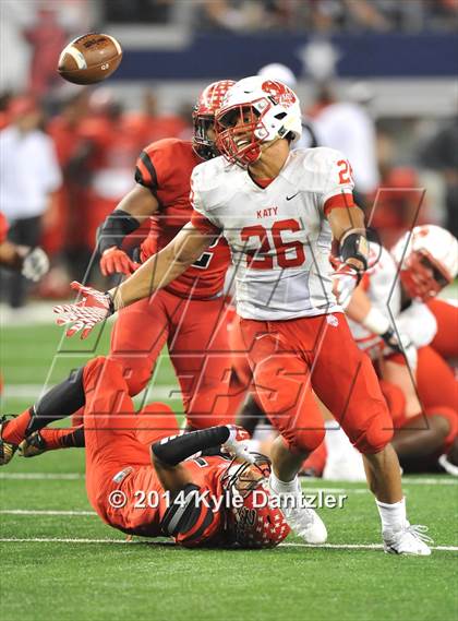 Thumbnail 1 in Cedar Hill vs. Katy (UIL 6A Division 2 Final) photogallery.