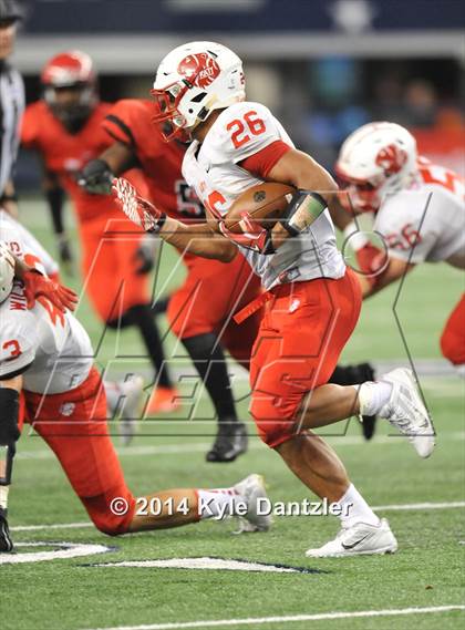 Thumbnail 1 in Cedar Hill vs. Katy (UIL 6A Division 2 Final) photogallery.