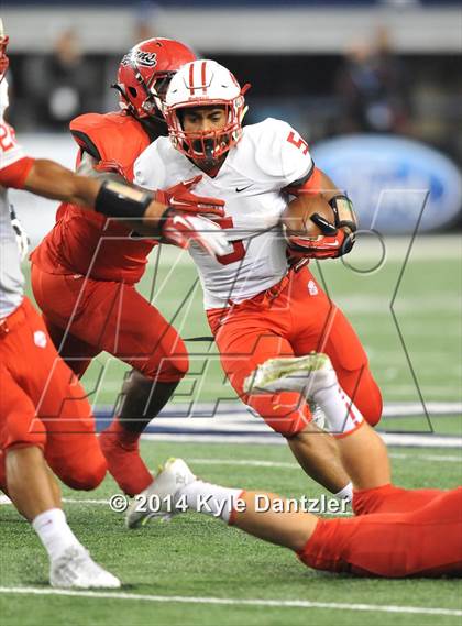 Thumbnail 1 in Cedar Hill vs. Katy (UIL 6A Division 2 Final) photogallery.