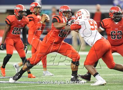 Thumbnail 3 in Cedar Hill vs. Katy (UIL 6A Division 2 Final) photogallery.