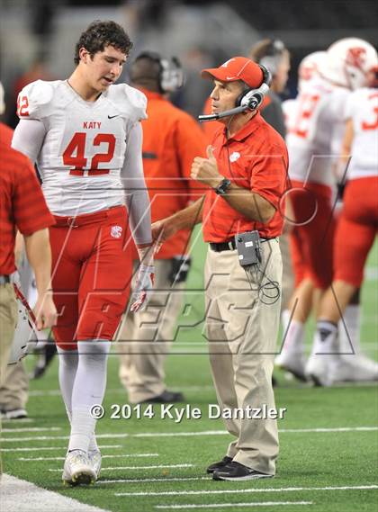 Thumbnail 3 in Cedar Hill vs. Katy (UIL 6A Division 2 Final) photogallery.