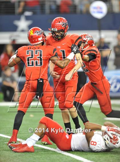 Thumbnail 3 in Cedar Hill vs. Katy (UIL 6A Division 2 Final) photogallery.