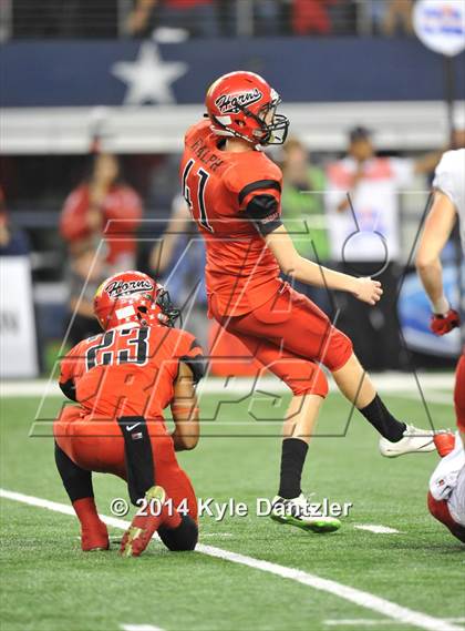 Thumbnail 2 in Cedar Hill vs. Katy (UIL 6A Division 2 Final) photogallery.