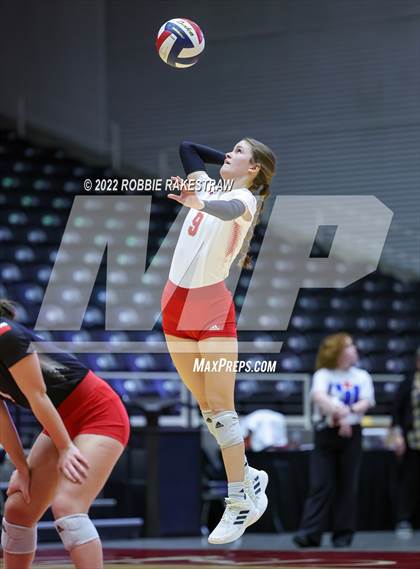 Thumbnail 2 in Randall vs. Hargrave (UIL 4A Semifinal) photogallery.