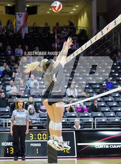 Thumbnail 1 in Randall vs. Hargrave (UIL 4A Semifinal) photogallery.