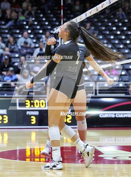Thumbnail 2 in Randall vs. Hargrave (UIL 4A Semifinal) photogallery.
