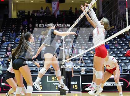 Thumbnail 2 in Randall vs. Hargrave (UIL 4A Semifinal) photogallery.
