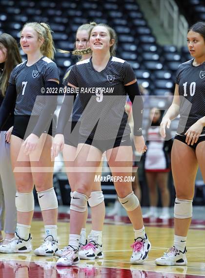 Thumbnail 2 in Randall vs. Hargrave (UIL 4A Semifinal) photogallery.