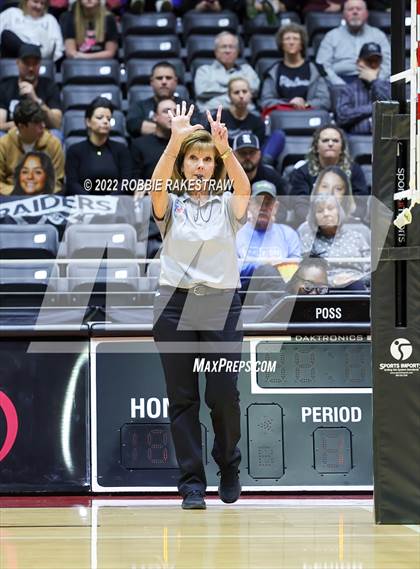 Thumbnail 2 in Randall vs. Hargrave (UIL 4A Semifinal) photogallery.