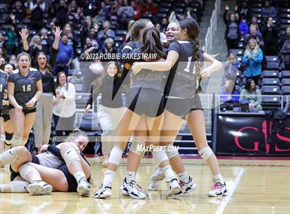 Thumbnail 2 in Randall vs. Hargrave (UIL 4A Semifinal) photogallery.