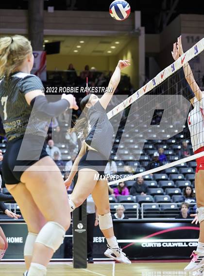 Thumbnail 3 in Randall vs. Hargrave (UIL 4A Semifinal) photogallery.