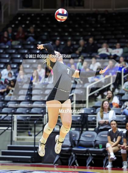 Thumbnail 2 in Randall vs. Hargrave (UIL 4A Semifinal) photogallery.