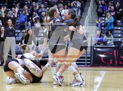 Thumbnail 1 in Randall vs. Hargrave (UIL 4A Semifinal) photogallery.