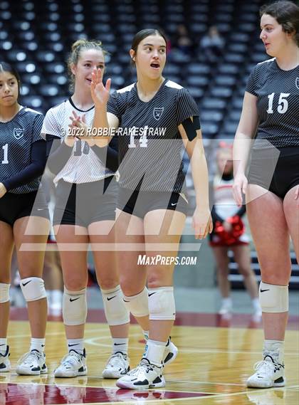 Thumbnail 2 in Randall vs. Hargrave (UIL 4A Semifinal) photogallery.