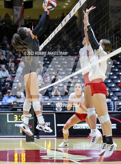 Thumbnail 2 in Randall vs. Hargrave (UIL 4A Semifinal) photogallery.