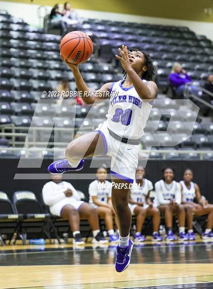 Thumbnail 2 in Rusk vs Tyler (Kaufman Holiday Tournament) photogallery.