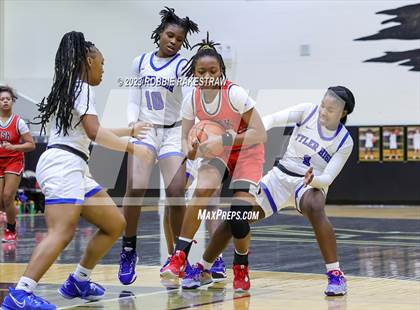 Thumbnail 3 in Rusk vs Tyler (Kaufman Holiday Tournament) photogallery.
