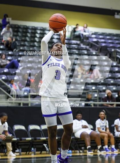 Thumbnail 3 in Rusk vs Tyler (Kaufman Holiday Tournament) photogallery.