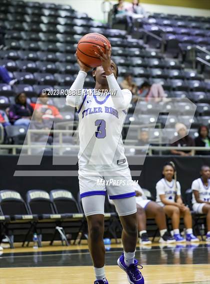 Thumbnail 2 in Rusk vs Tyler (Kaufman Holiday Tournament) photogallery.