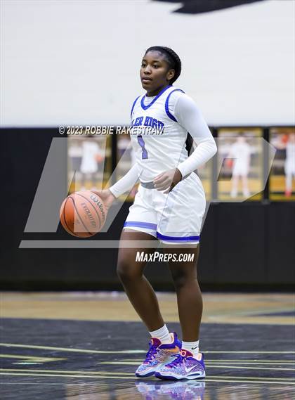 Thumbnail 3 in Rusk vs Tyler (Kaufman Holiday Tournament) photogallery.