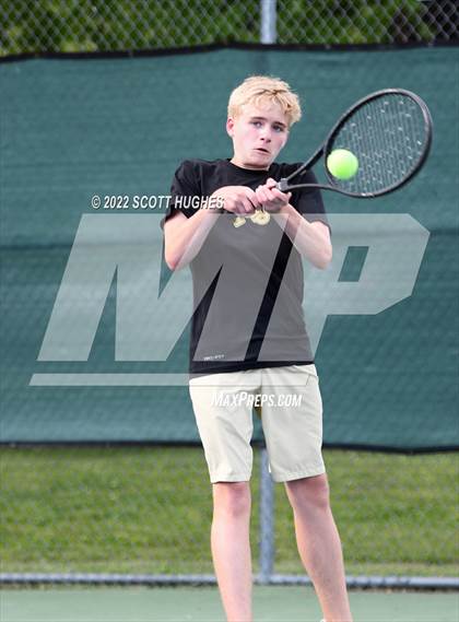 Thumbnail 2 in TSSAA District 8 AA Individual Tournament photogallery.