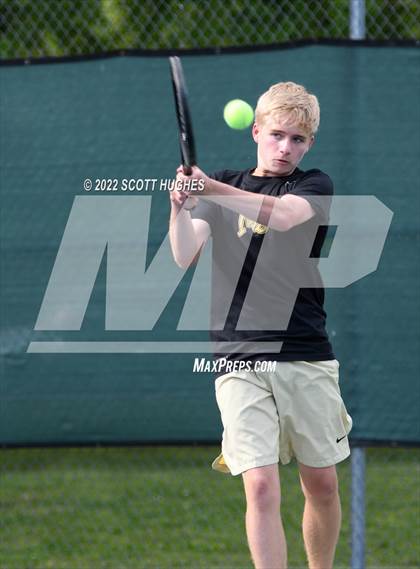 Thumbnail 2 in TSSAA District 8 AA Individual Tournament photogallery.