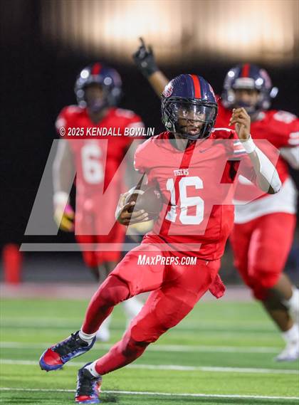 Thumbnail 1 in DeSoto Central @ South Panola photogallery.