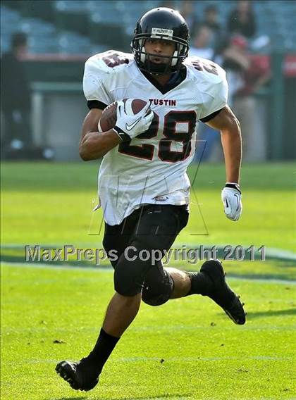 Thumbnail 2 in Tustin vs. La Habra (CIF SS Southwest Division Final) photogallery.