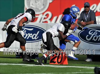 Thumbnail 3 in Tustin vs. La Habra (CIF SS Southwest Division Final) photogallery.