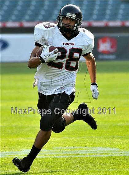 Thumbnail 1 in Tustin vs. La Habra (CIF SS Southwest Division Final) photogallery.