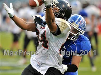 Thumbnail 2 in Tustin vs. La Habra (CIF SS Southwest Division Final) photogallery.
