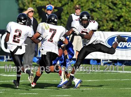 Thumbnail 2 in Tustin vs. La Habra (CIF SS Southwest Division Final) photogallery.