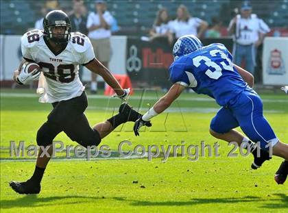 Thumbnail 3 in Tustin vs. La Habra (CIF SS Southwest Division Final) photogallery.