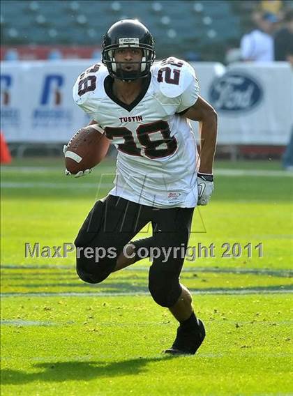 Thumbnail 1 in Tustin vs. La Habra (CIF SS Southwest Division Final) photogallery.