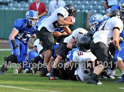 Thumbnail 1 in Tustin vs. La Habra (CIF SS Southwest Division Final) photogallery.