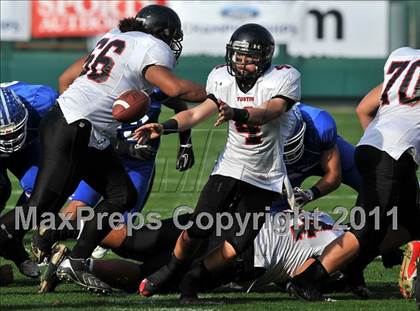 Thumbnail 2 in Tustin vs. La Habra (CIF SS Southwest Division Final) photogallery.