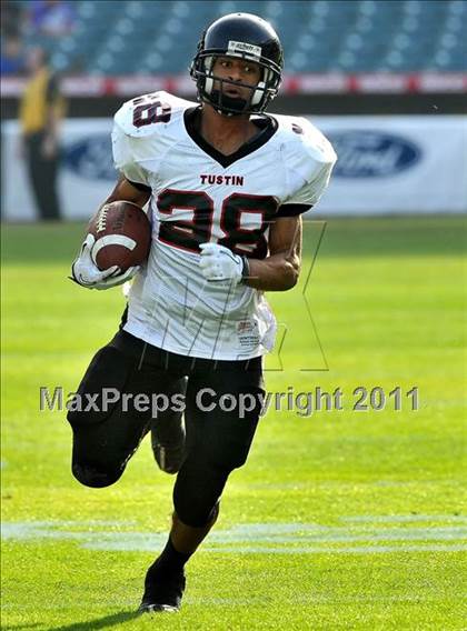 Thumbnail 2 in Tustin vs. La Habra (CIF SS Southwest Division Final) photogallery.
