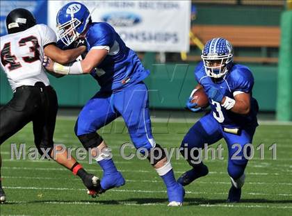 Thumbnail 2 in Tustin vs. La Habra (CIF SS Southwest Division Final) photogallery.