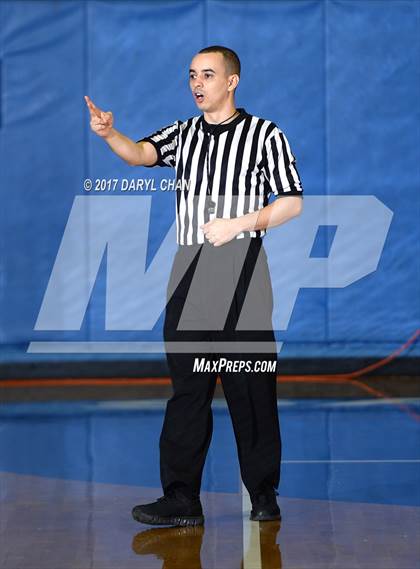 Thumbnail 3 in Gabrielino vs Mountain View (San Marino Tournament) photogallery.