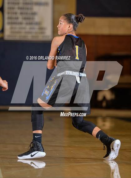 Thumbnail 1 in Mira Mesa @ Mater Dei Catholic photogallery.