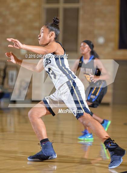 Thumbnail 1 in Mira Mesa @ Mater Dei Catholic photogallery.