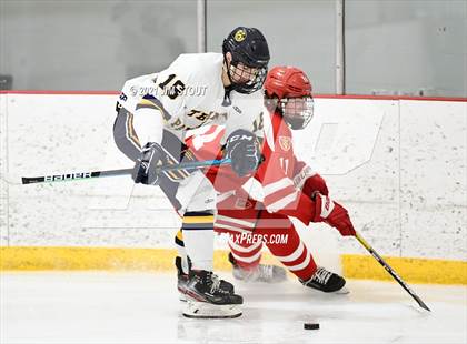 Thumbnail 2 in Trinity-Pawling vs. St. Paul's (Avon Christmas Classic 7th Place) photogallery.